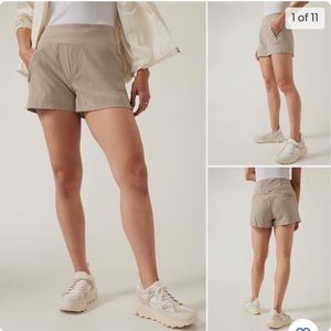 Athleta trekki North Short size 8 in ecru (Tan) color